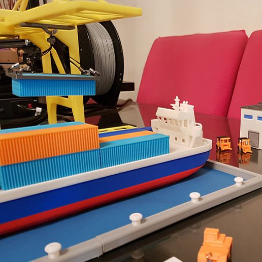 Untitled-4 copy.jpg Container Port scale model ( maquette )